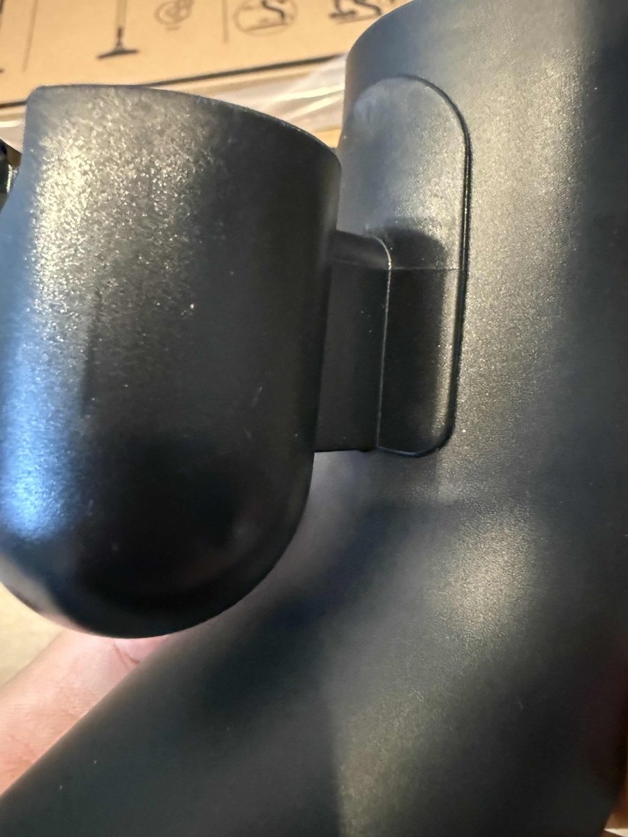 다이슨 펜슬백 먼지통 버튼