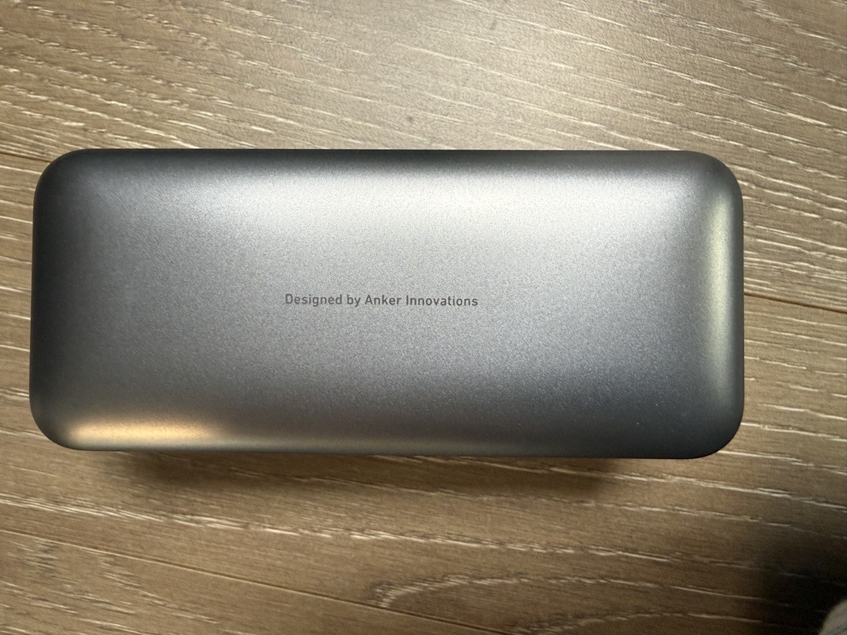앤커 프라임 보조배터리 Designed by Anker Innovations 刻印