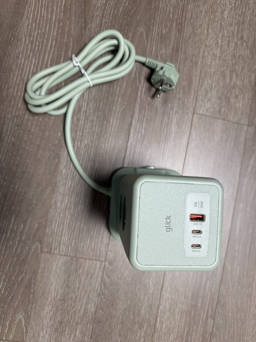 지클릭커 NP708PD 민트 타워 멀티탭 전체 모습