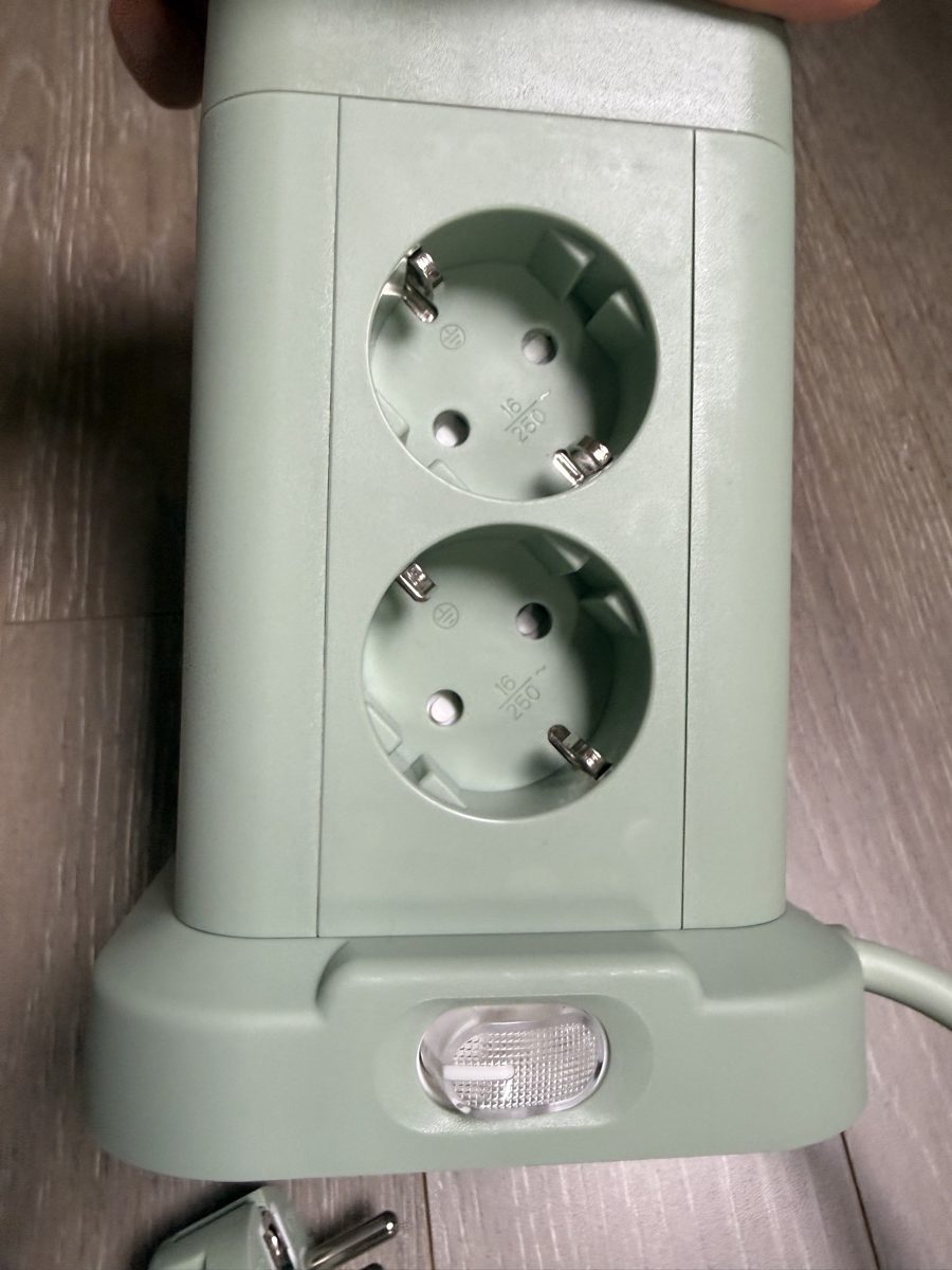 지클릭커 NP708PD 하단 콘센트 및 LED 야간등