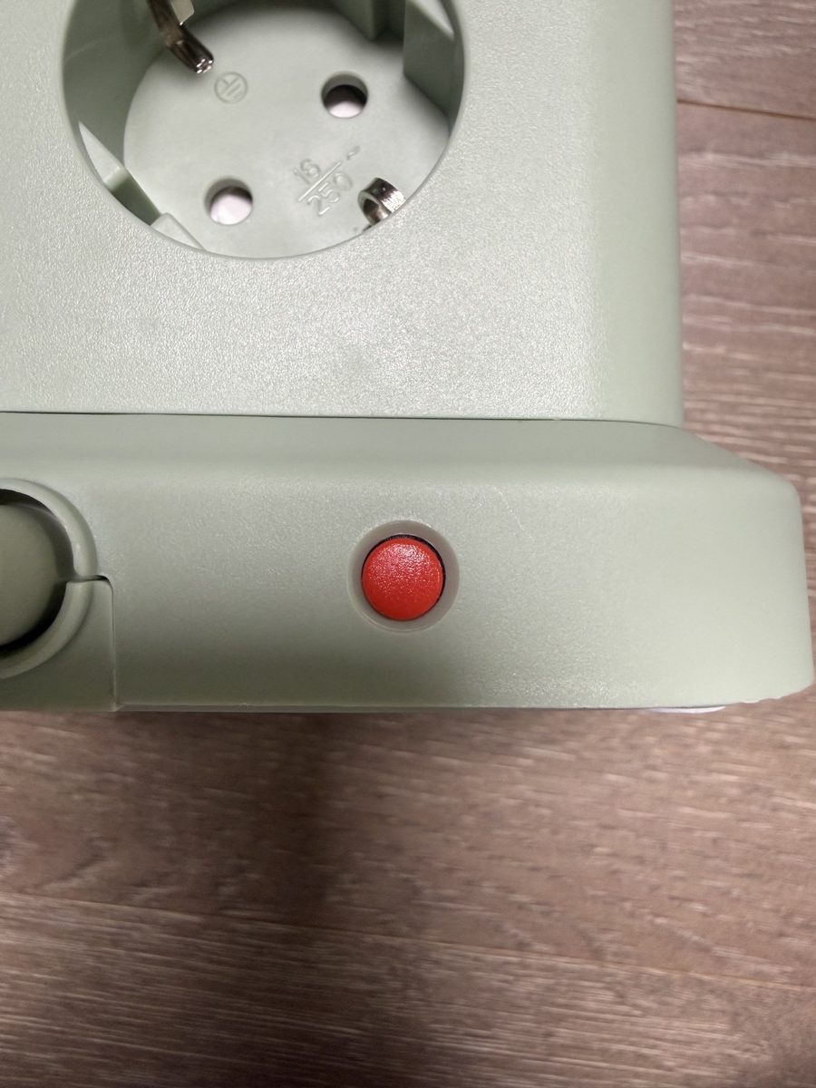 지클릭커 NP708PD 전원 차단 빨간 버튼 클로즈업