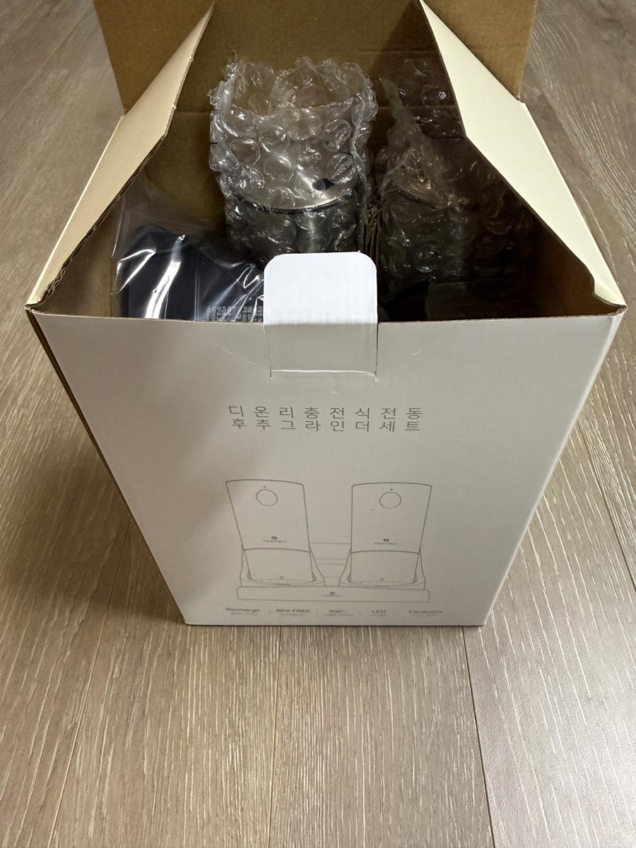 디온리 자동 충전 소금 후추 전동 그라인더 1+1 세트 개봉 구성품