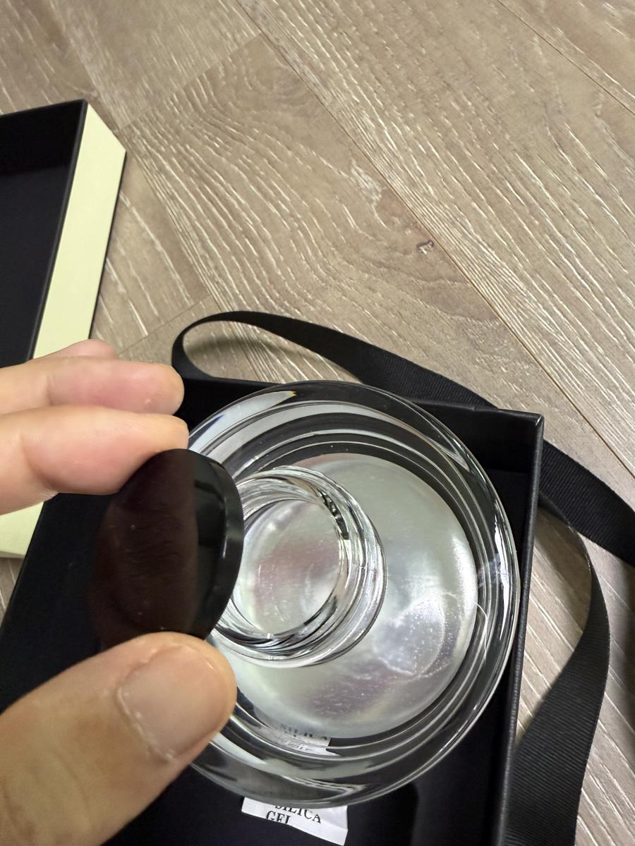 조말론 디퓨저 유리병 디자인 클로즈업
