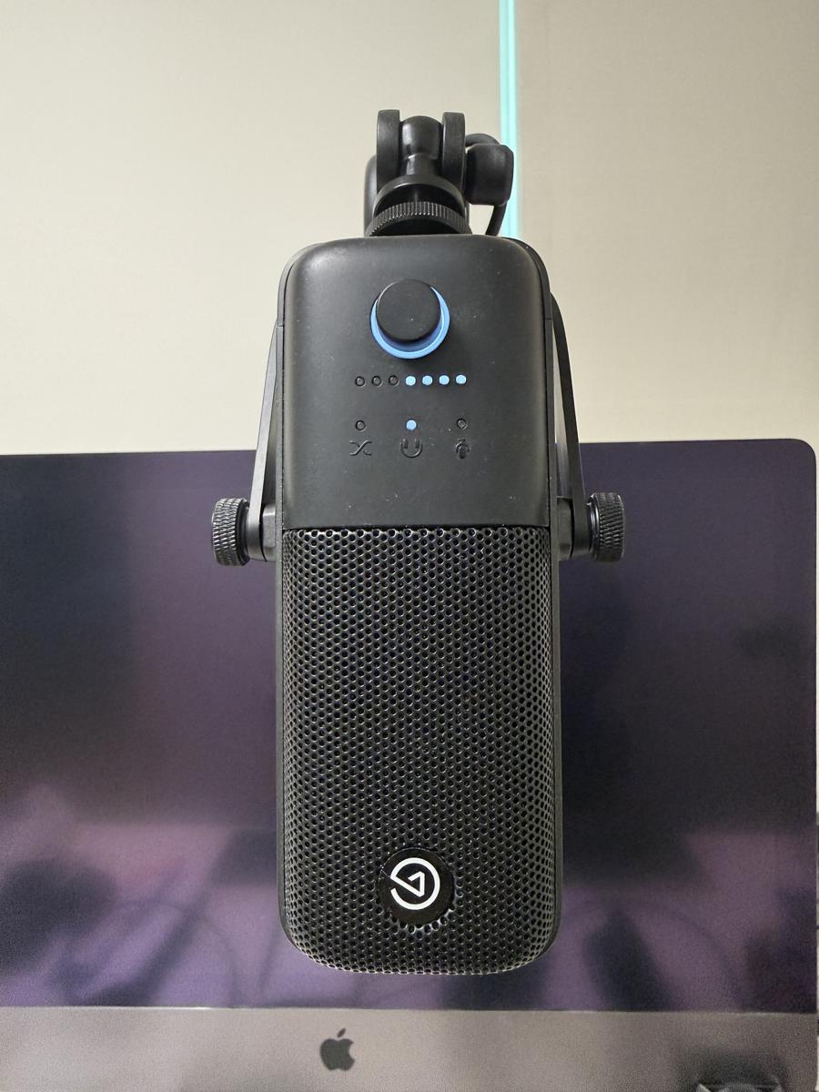 엘가토 Wave Mic Arm MK2 적용 후 완성된 깔끔한 데스크 셋업